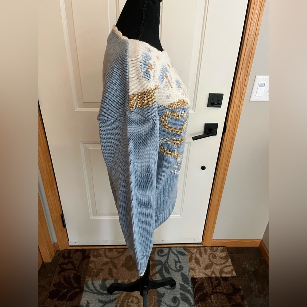 Vintage women’s Dana Scott feminine crew pull over blue cream sweater. Medium - Picture 2 of 14